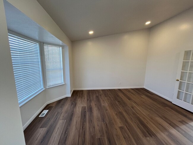Building Photo - Beautifully Remodeled 4 Bed / 2 Bath Home in Stansbury Park