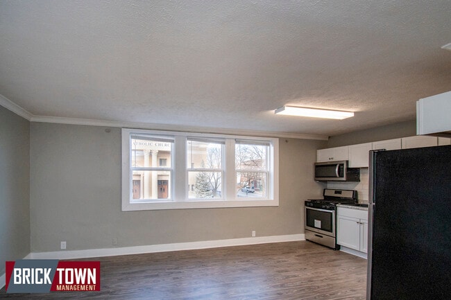 Building Photo - 2705 Leavenworth St