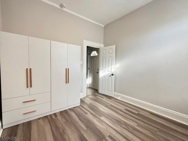 Foto del edificio - 84 Westervelt Pl