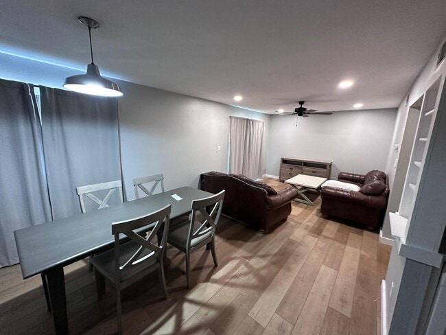 Foto del edificio - 308 Miracle Strip Pkwy SW