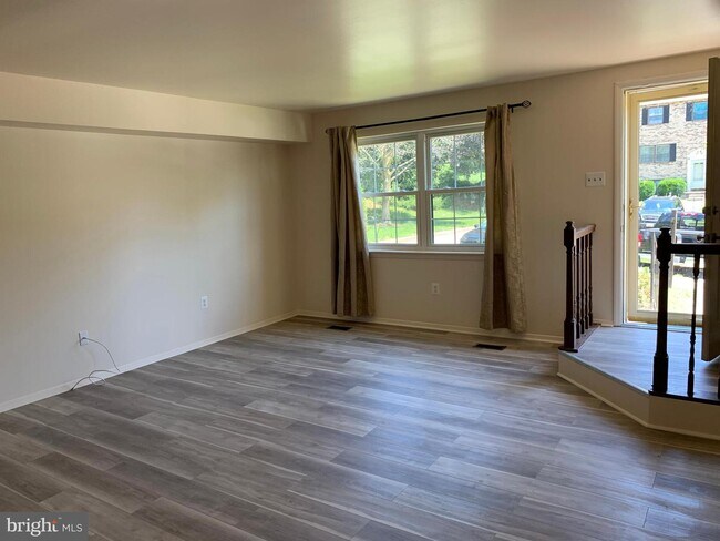 Building Photo - 731 Wilton Farm Dr