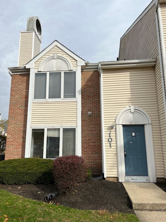 Primary Photo - Renovated Crestwood Condo - 2 bedroom