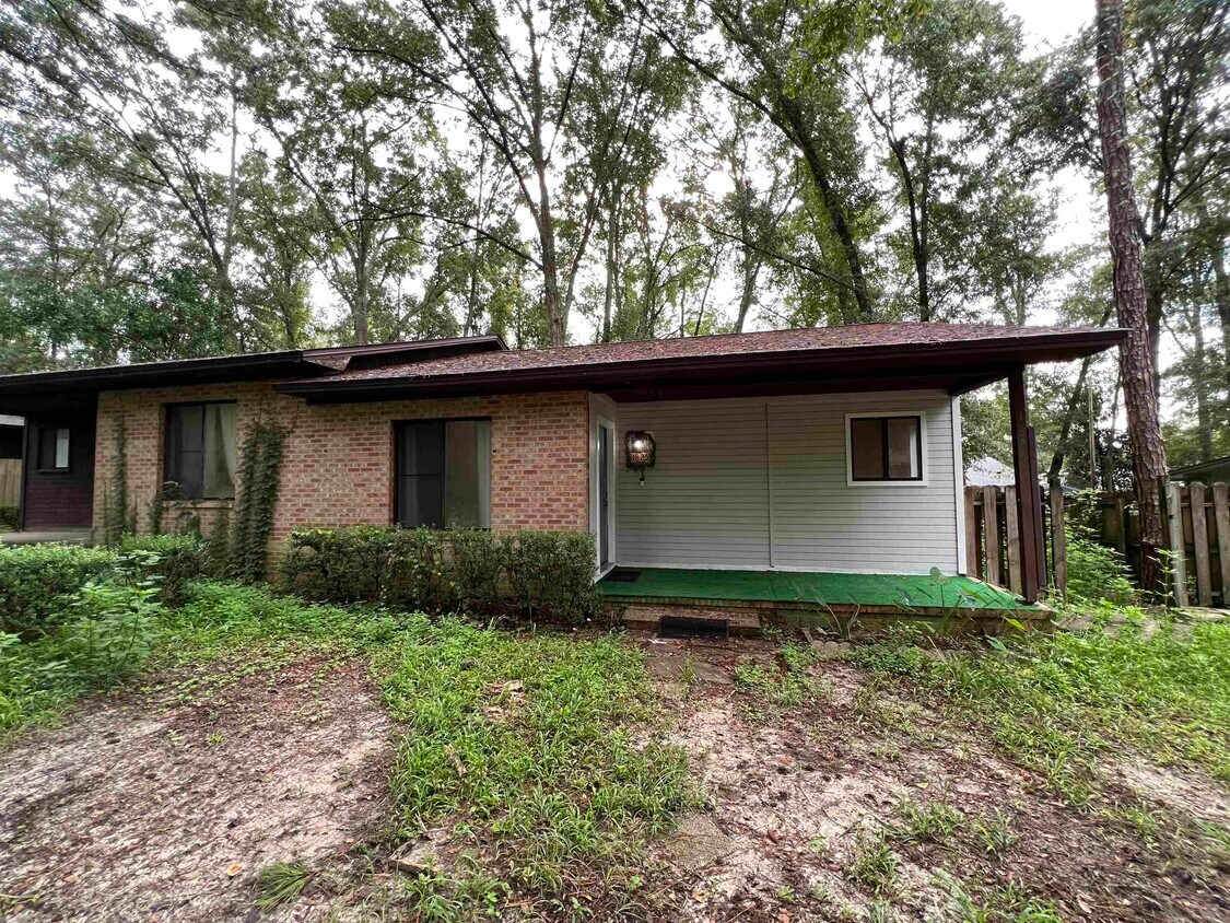 Primary Photo - 1825 Seay Ct