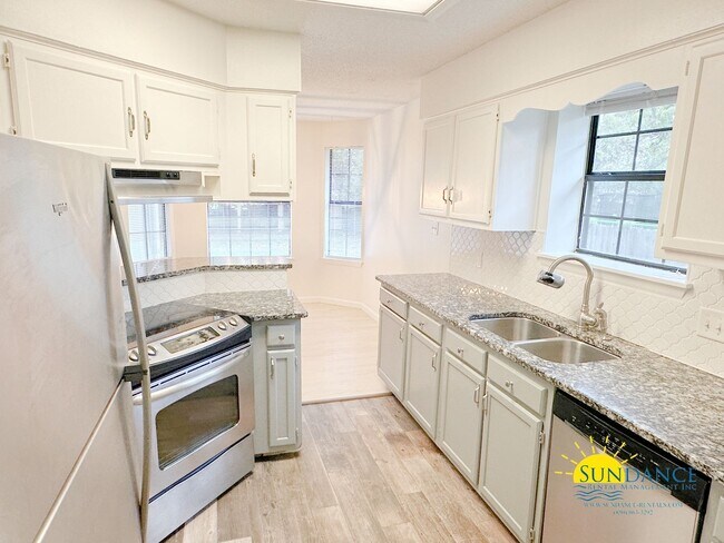 Foto del edificio - Updated 4 Bedroom Home in Navarre