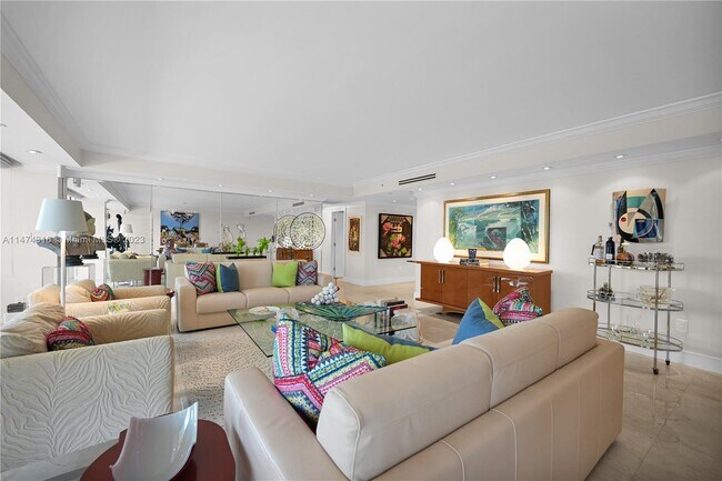 Foto del edificio - 10205 Collins Ave