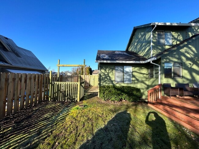 Building Photo - Nice 3 bed/2 1/2 bath near Grandhaven Elem...