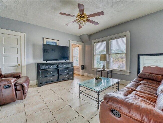 Foto del edificio - 1741 1st St S