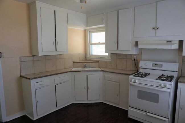 Building Photo - 226 E. Lindbergh Blvd.