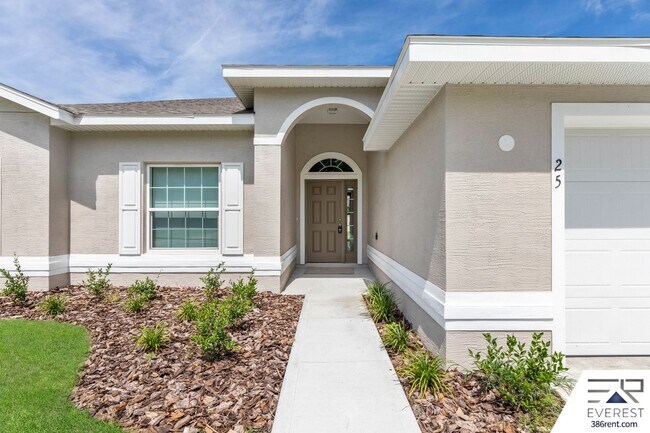 Foto del edificio - FULLY FENCED, LIKE NEW 3/2/2 IN DESIRABLE PINE GROVE