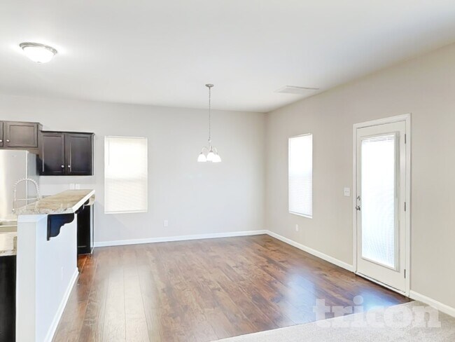 Foto del edificio - 11335 Breezehill Ln