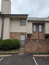 Building Photo - 6646 E Lovers Ln