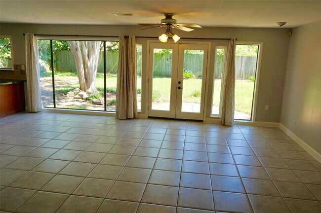 Foto del edificio - 9538 Meadowglen Ln