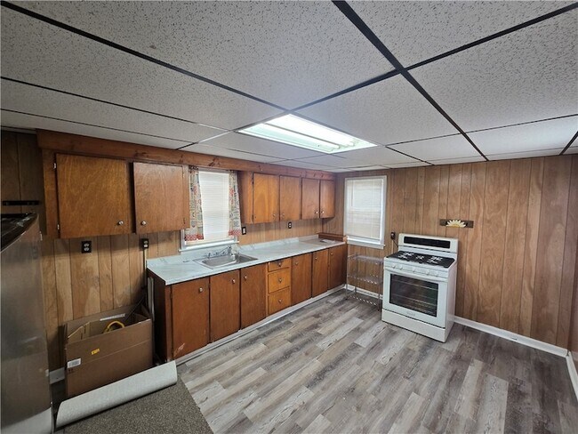 Foto del edificio - 93 White Rock Rd