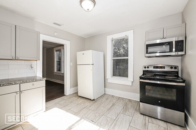 Foto del edificio - 1548 W 23rd St