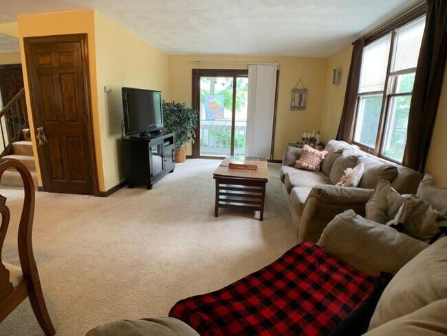 Building Photo - 3 bedroom in Quincy MA 02170