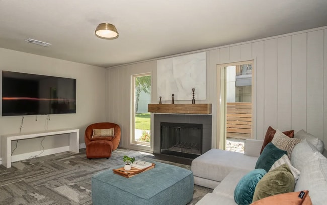 Building Photo - El Macero Apartments