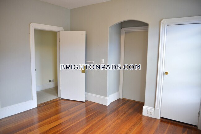 Building Photo - 539 Washington St