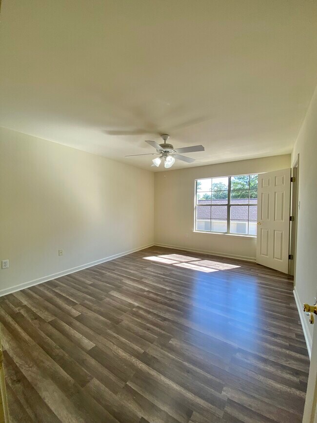 Foto del edificio - 43087 W Pleasant Ridge Rd