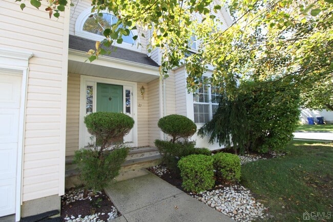 Building Photo - 27 Pin Oak Dr