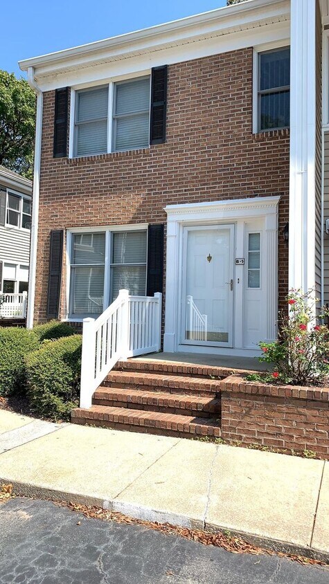 Foto principal - 2-Bedroom, 1.5-Bath town house