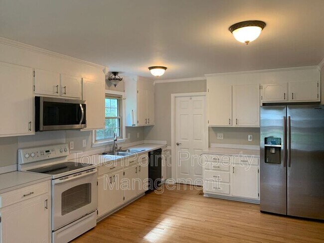 Foto del edificio - 1130 Cheddington Dr