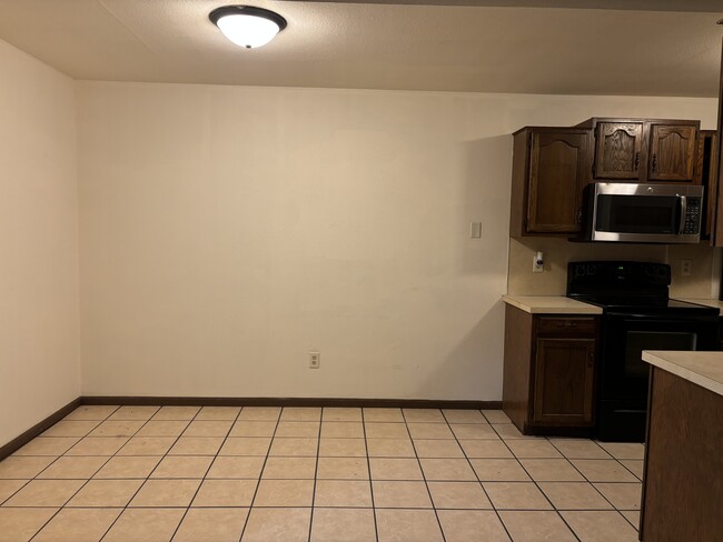 Building Photo - 517 136th Ave