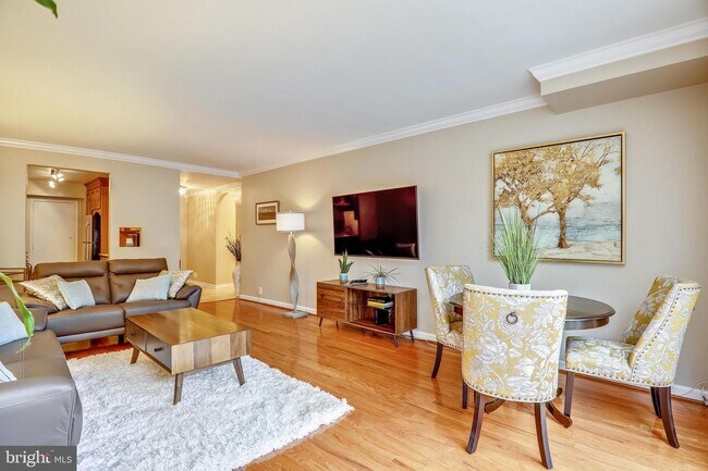 Foto del edificio - 700 New Hampshire Ave NW