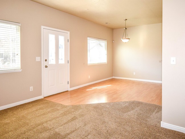 Building Photo - 462 W 1490 N
