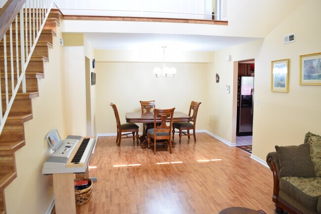 Foto del edificio - 107 White Pine Dr