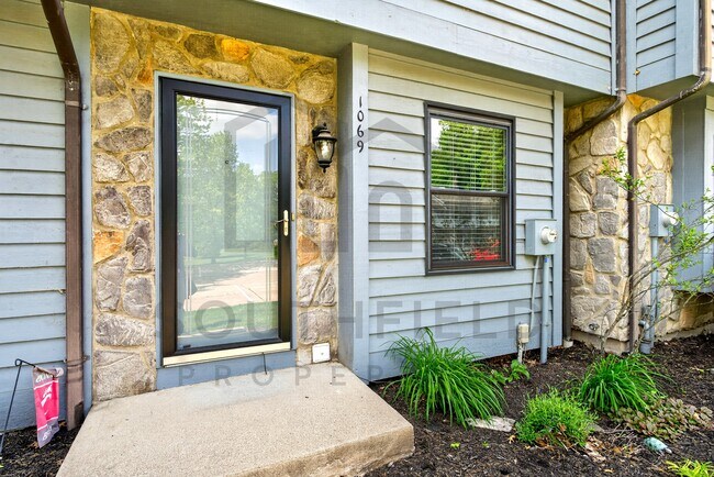 Building Photo - 1069 Crisfield Dr
