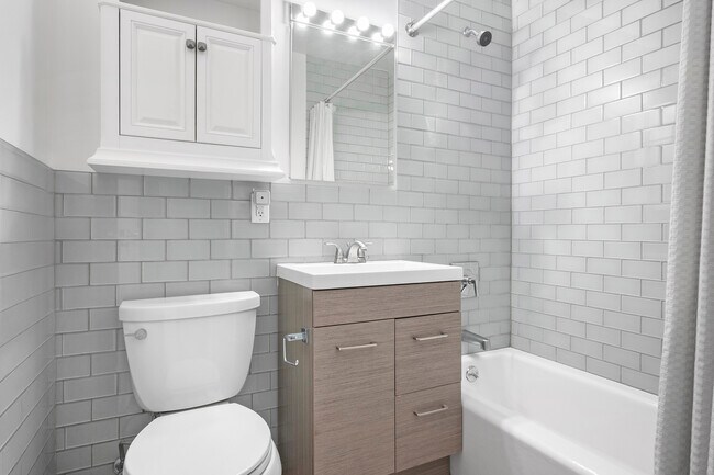 Foto del edificio - 241 E 76th St