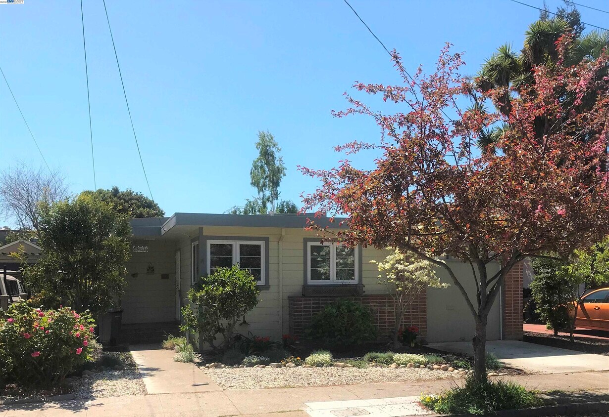 Primary Photo - 863 Collier Dr