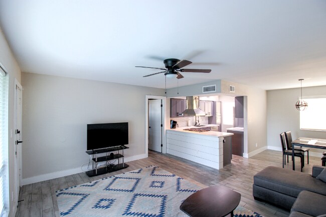 Foto del edificio - 7141 N 16th St