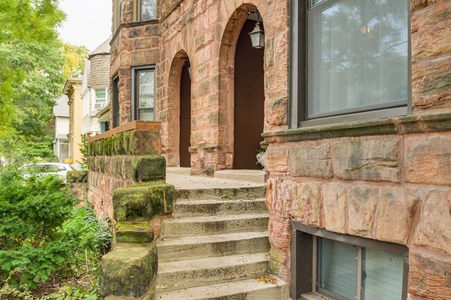 Building Photo - 5429 S Blackstone Ave