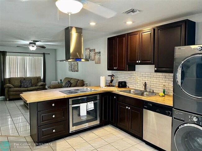 Building Photo - 2678 NW 65th Ave