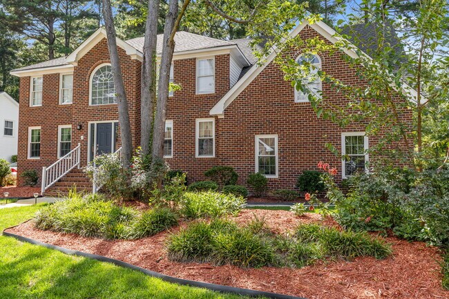 Foto del edificio - 951 Forest Lakes Cir