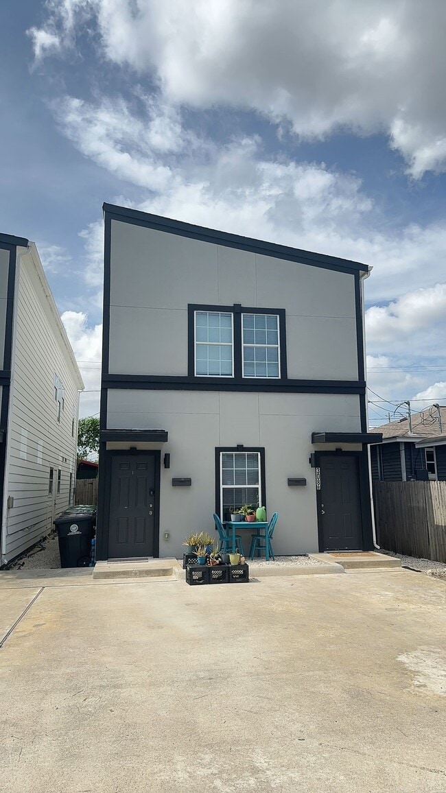 Building Photo - 308 E 31st St