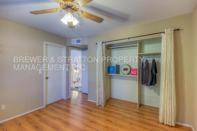 Building Photo - 921 W University Dr