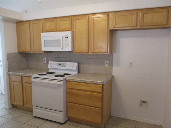 Building Photo - 3870 Coyote Ct