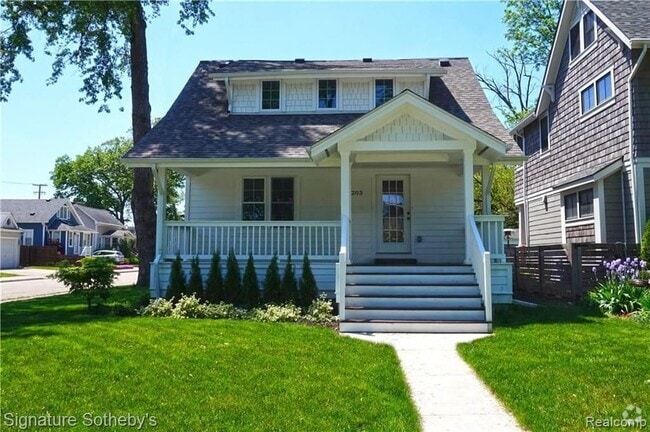 Building Photo - 203 Curry Ave