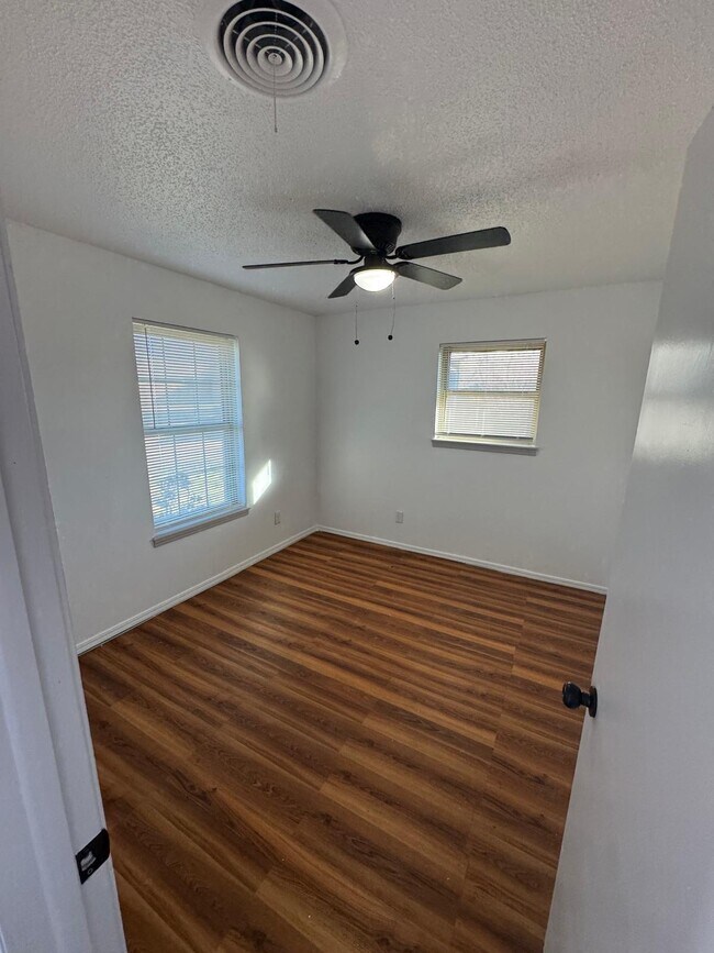 Building Photo - 1816 NW Crosby Park Cir