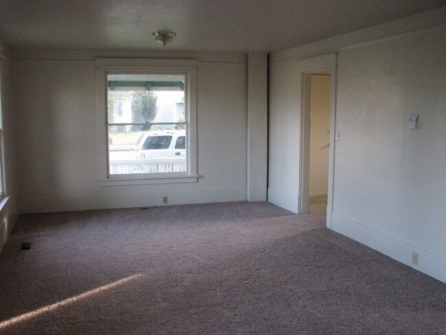 Building Photo - 4302 S. Yakima Ave- 3 bedroom