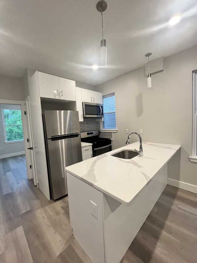 124 Neptune Ave 2R - 121 Neptune Ave