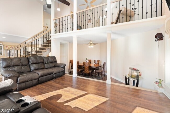 Foto del edificio - 4141 Bloomingdale Dr