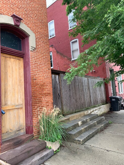 Building Photo - 313 Walnut St