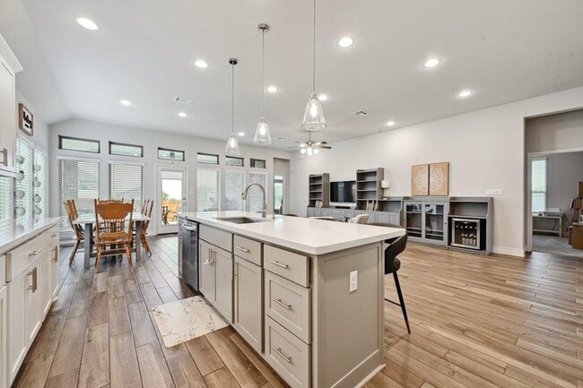 Building Photo - 132 Cyrus Milton Dr