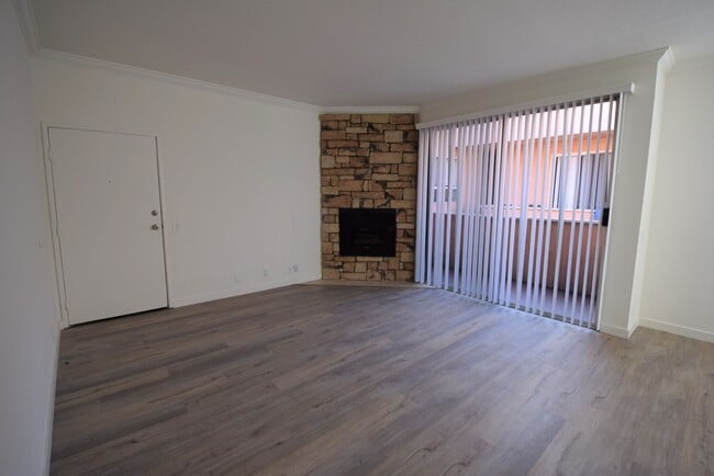 Building Photo - 11107 La Maida St