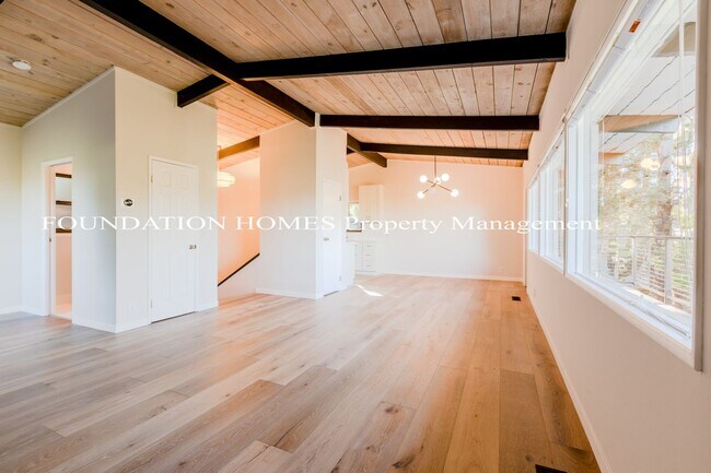 Foto del edificio - Private & Adorable Remodeled Single Family...