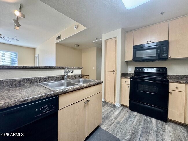Foto del edificio - 18416 N Cave Creek Rd