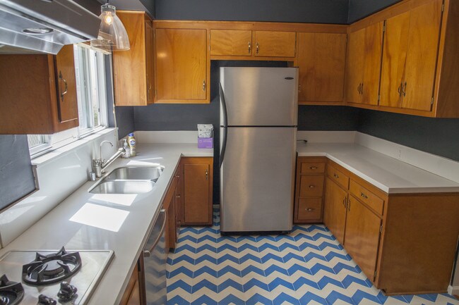 Foto del edificio - 4579 Ambrose Ave